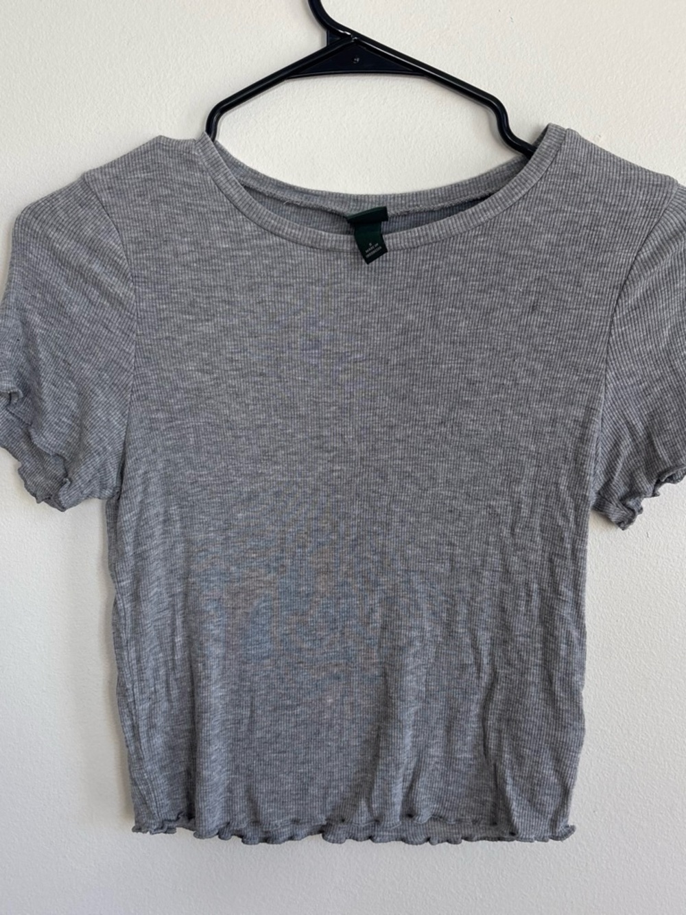 wild fable Gray Ribbed Lettuce-Edge Crop Top
